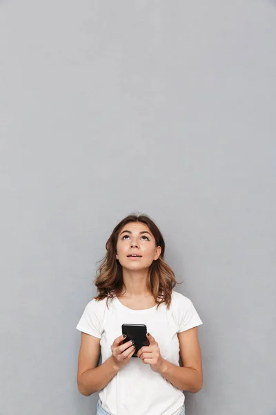 Portrait Pretty Young Woman Holding Mobile Phone Looking Copy Space — Stock Photo, Image