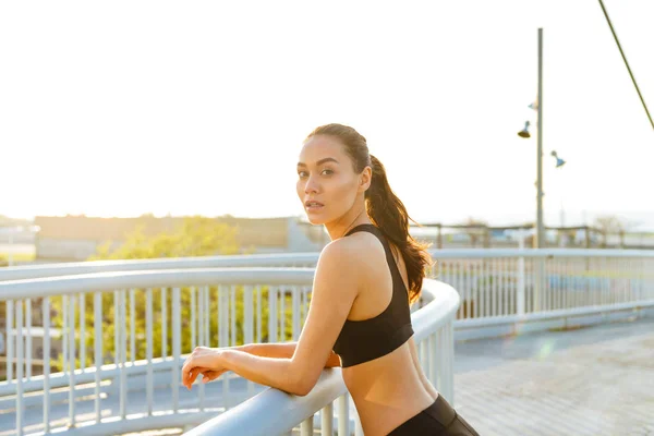 Imagem Lindo Bonito Jovem Asiático Esportes Mulher Olhando Câmera — Fotografia de Stock