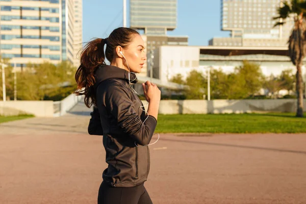 Foto Increíble Hermosa Joven Asiática Deportes Mujer Corriendo Aire Libre — Foto de Stock