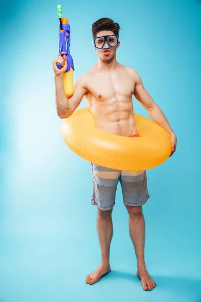 Ganzkörperporträt Eines Lustigen Jungen Mannes Ohne Hemd Mit Schwimmbrille Und — Stockfoto