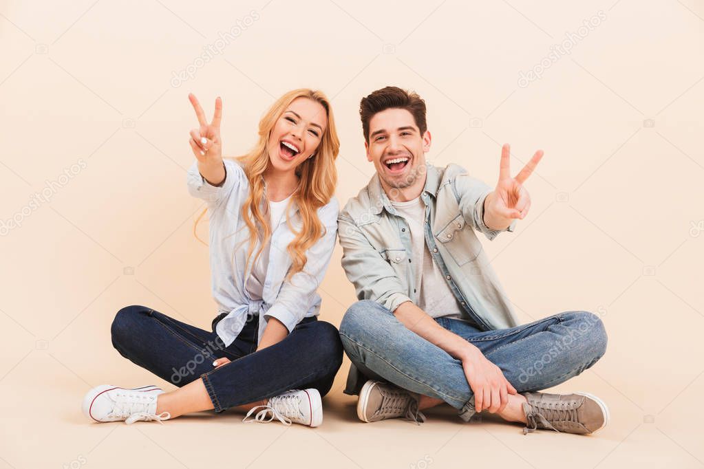 Jeans Ropa Casual Mujeres Con Estilo Imagen Dos Amigos Felices