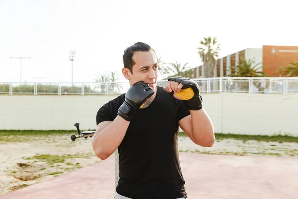 Imagen Joven Boxeador Deportivo Fuerte Serio Aire Libre Hacer Ejercicios — Foto de Stock