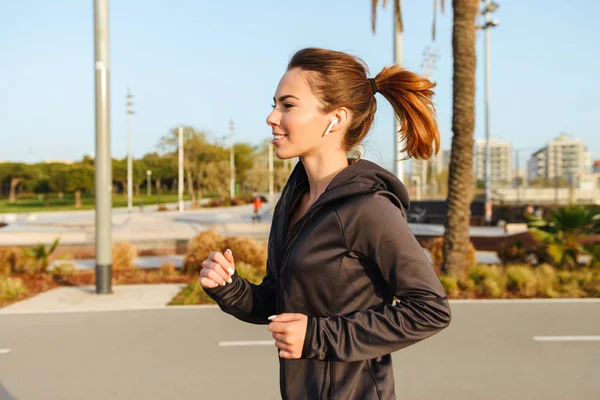 Imagen Una Joven Deportista Increíble Corriendo Aire Libre Calle — Foto de Stock