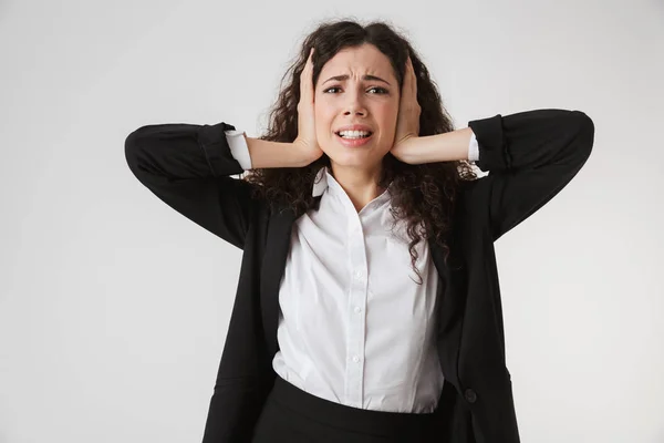 Portrait Une Jeune Femme Affaires Agacée Couvrant Des Oreilles Isolées — Photo