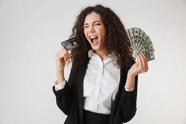 Foto Animado Jovem Mulher Negócios Feliz Com Cartão Crédito Dinheiro — Fotografia de Stock