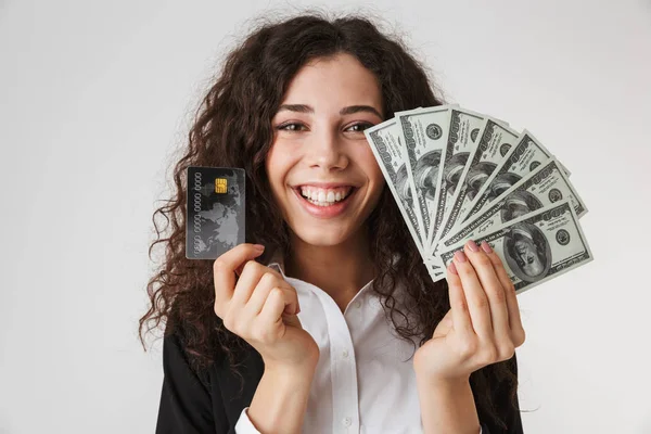 Foto Feliz Jovem Empresária Com Cartão Crédito Dinheiro Isolado Sobre — Fotografia de Stock