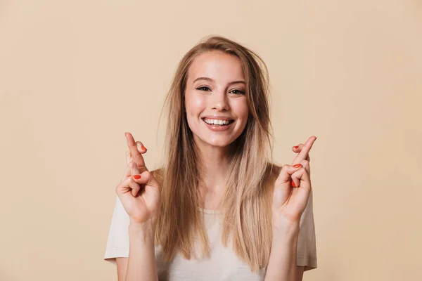 Πορτρέτο Του Μια Χαρούμενη Περιστασιακή Κοπέλα Κρατώντας Δάχτυλα Διέσχισαν Για — Φωτογραφία Αρχείου