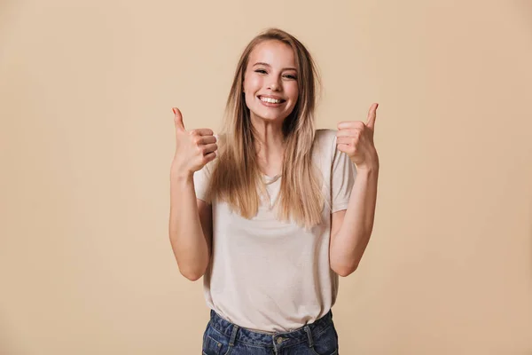 Portrait Une Fille Décontractée Heureuse Montrant Les Pouces Vers Haut — Photo