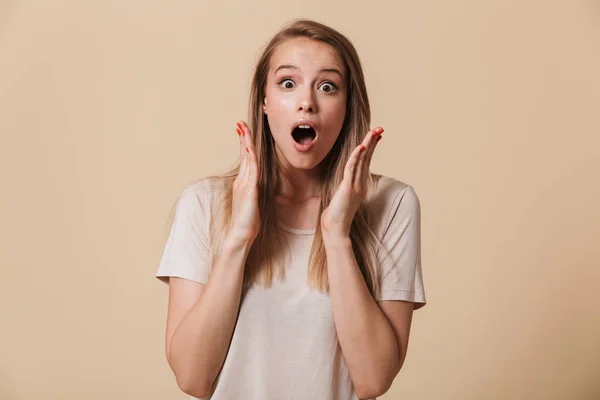 Πορτρέτο Ενός Ενθουσιασμένος Casual Κορίτσι Γιορτάζει Την Επιτυχία Ανοιχτό Στόμα — Φωτογραφία Αρχείου