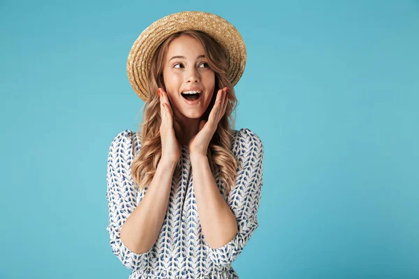 Mulher Loira Feliz Surpresa Vestido Chapéu Olhando Para Longe Com — Fotografia de Stock