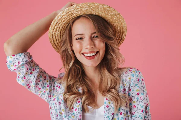 Close Retrato Uma Jovem Mulher Feliz Vestido Verão Chapéu Palha — Fotografia de Stock