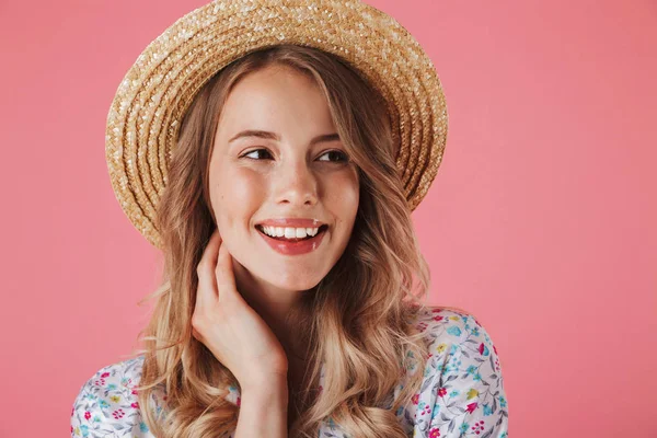 Retrato Cerca Una Joven Feliz Vestido Verano Sombrero Paja Mirando —  Fotos de Stock