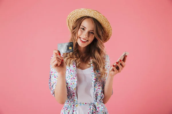 Retrato Una Joven Sonriente Vestido Verano Sombrero Paja Que Muestra — Foto de Stock