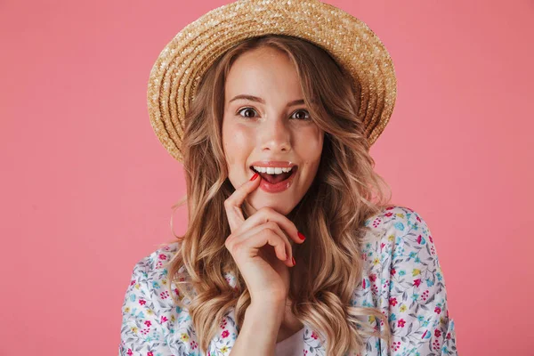 Retrato Cerca Una Joven Alegre Vestido Verano Sombrero Paja Mirando — Foto de Stock