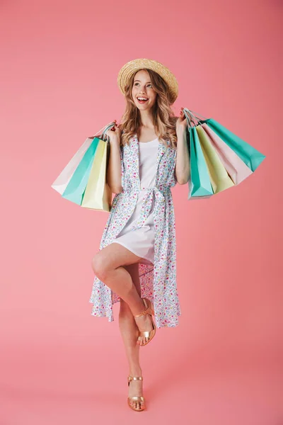 Retrato Larga Duración Una Joven Feliz Vestido Verano Sombrero Paja — Foto de Stock