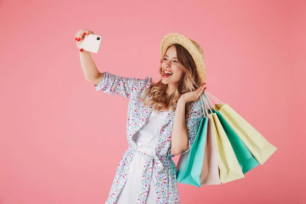 Retrato Una Joven Feliz Vestido Verano Sombrero Paja Tomando Una — Foto de Stock