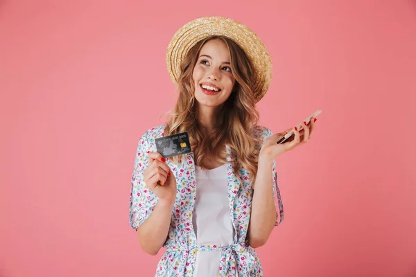 Retrato Una Encantadora Mujer Joven Vestido Verano Sombrero Paja Que — Foto de Stock