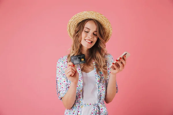 Retrato Una Bonita Mujer Joven Vestido Verano Sombrero Paja Que — Foto de Stock