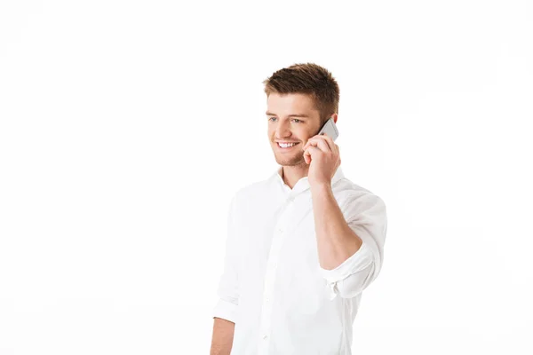 Retrato Jovem Sorridente Falando Celular Isolado Sobre Fundo Branco — Fotografia de Stock