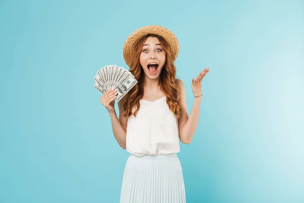 Foto Joven Emocionada Gritando Mujer Caucásica Aislada Sobre Fondo Azul — Foto de Stock