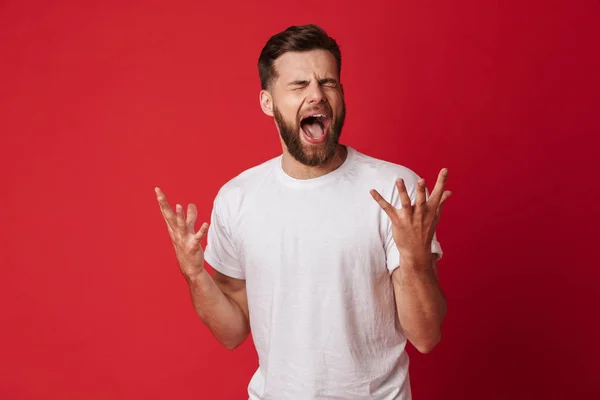 Imagen Hombre Guapo Joven Gritando Emocionado Pie Aislado Sobre Fondo —  Fotos de Stock