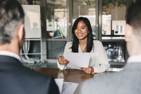 Business Career Placement Concept Young Asian Woman Smiling Holding Resume — Stock Photo, Image