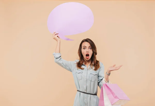 Photo Beautiful Young Shocked Woman Holding Shopping Bags Speech Bubble — Stock Photo, Image