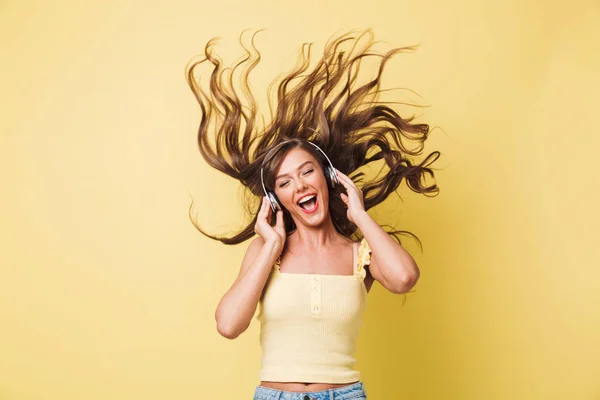 Obraz Kobiety Wesoły 20S Śpiewać Cieszyć Się Dostroić Drżenie Włosów — Zdjęcie stockowe