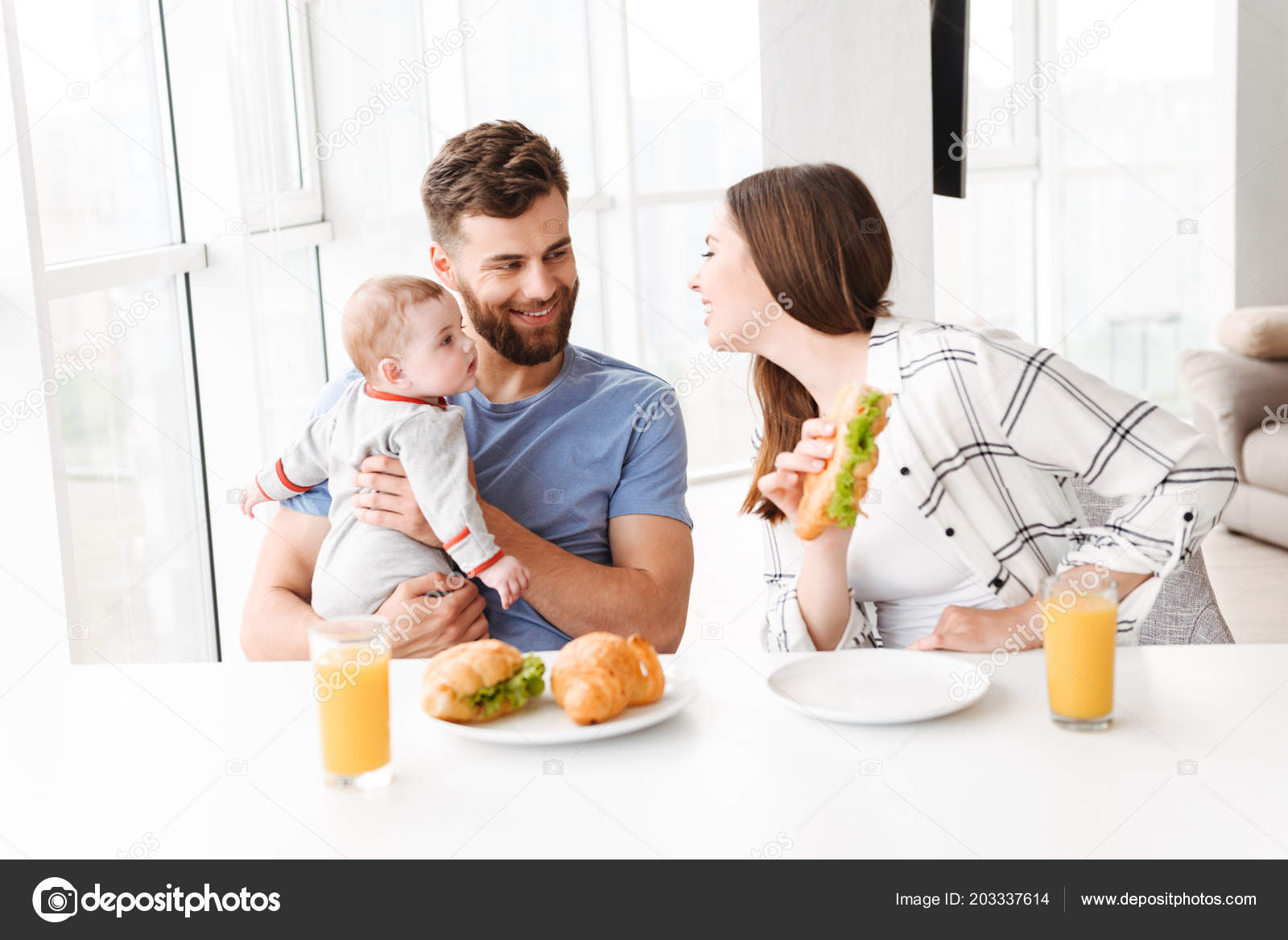 Photo Cute Funny Young Loving Couple Parents Little Baby Son