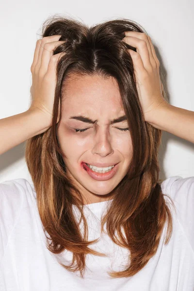 Mujer Deprimida Con Heridas Cara Sufriendo Dolor Aislado Sobre Fondo — Foto de Stock