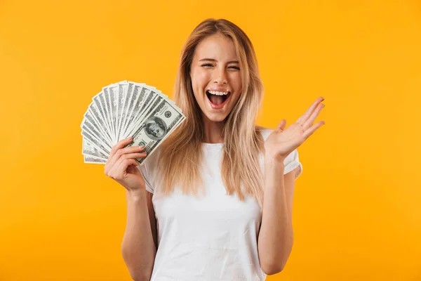 Retrato Una Joven Rubia Sonriente Mostrando Montón Billetes Dinero Celebrando — Foto de Stock