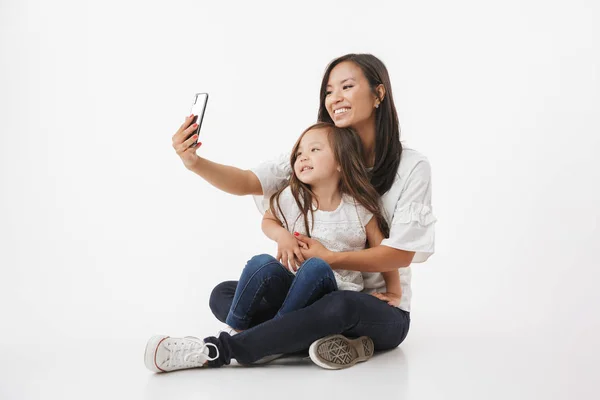 Imagen Joven Mujer Asiática Feliz Emocional Madre Con Hija Pequeña — Foto de Stock