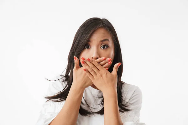 Afbeelding Van Geschokt Vrij Jonge Aziatische Vrouw Geïsoleerd Witte Muur — Stockfoto