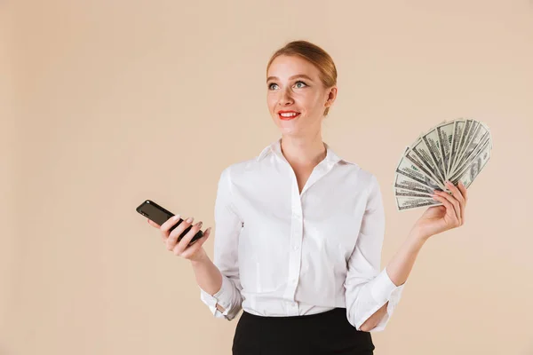 Portrait Happy Businesswoman Showing Money Banknotes While Holding Mobile Phone — Stock Photo, Image