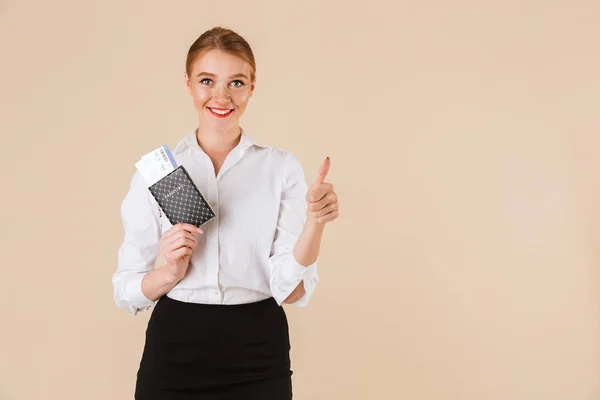 Imagen Joven Mujer Negocios Increíble Aislado Sobre Pared Color Beige — Foto de Stock