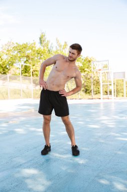 Germe yapmak emin sporcu bir bahçesi açık havada egzersiz