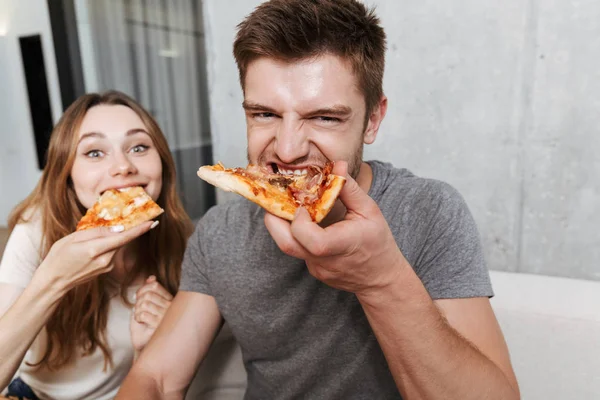 Close Happy Young Couple Eating Pizza While Sitting Together Couch — Stock Photo, Image