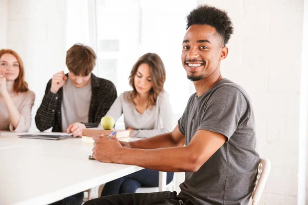 Image Smiling Young African Guy Sitting Looking Camera While His — Stock Photo, Image