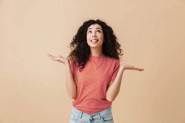 Foto Mujer Joven Emocional Emocionada Aislada Sobre Fondo Pared Beige — Foto de Stock