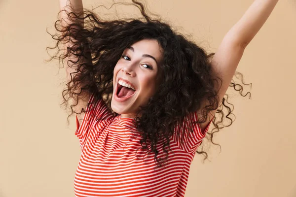 Foto Feliz Jovem Mulher Isolada Sobre Fundo Parede Bege Olhando — Fotografia de Stock