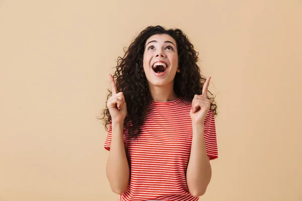 Foto Van Zeer Enthousiast Emotionele Jonge Vrouw Geïsoleerd Beige Muur — Stockfoto