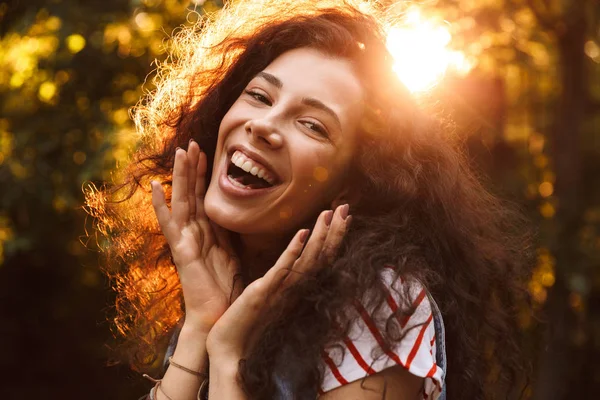 Picture Closeup Amazed Cute Girl Laughing You While Walking Park — Stock Photo, Image