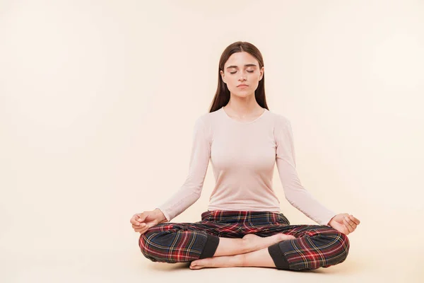Pretty Young Brunette Girl Meditating While Sitting Yoga Position Legs — Stock Photo, Image