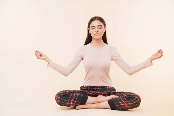 Beautiful Young Brunette Girl Meditating While Sitting Yoga Position Legs — Stock Photo, Image