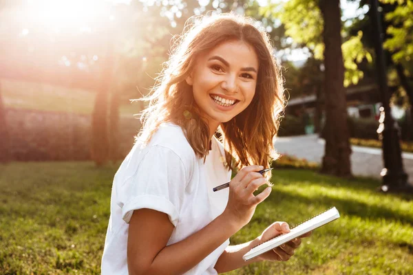 Portrait Pleased Amazed Woman 20S Sitting Green Grass Park Legs — Stock Photo, Image