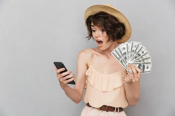 Portrait Surprised Young Woman Summer Hat Using Mobile Phone Holding — Stock Photo, Image