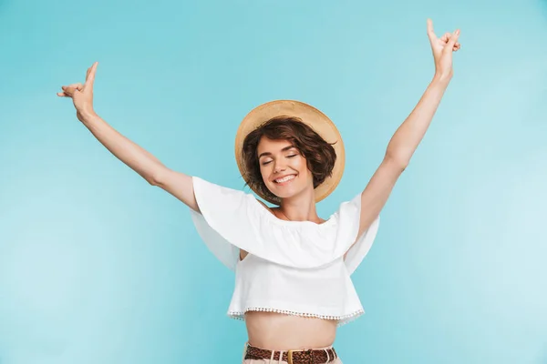 Retrato Una Joven Alegre Sombrero Verano Mostrando Gesto Paz Con —  Fotos de Stock