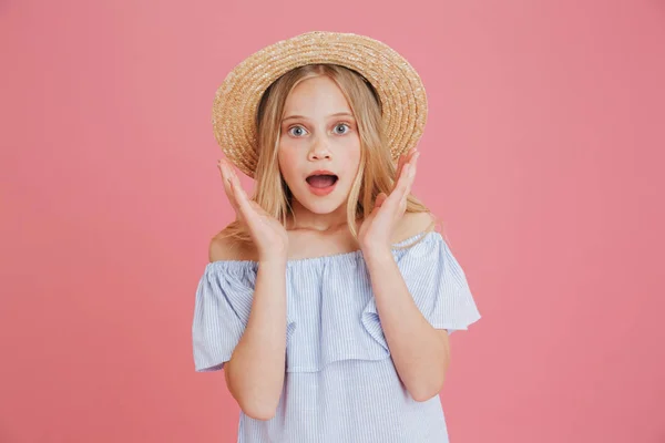 Imagem Close Menina Europeia Animado Vestindo Vestido Verão Azul Chapéu — Fotografia de Stock