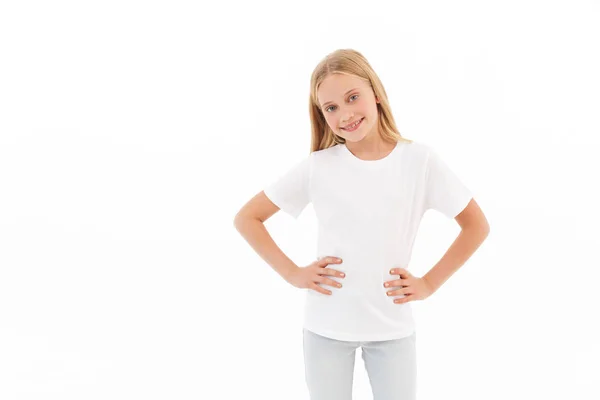 Obraz Słodkie Dziewczyny Stojącej Pozowanie Białym Tle Białej Ściany — Zdjęcie stockowe