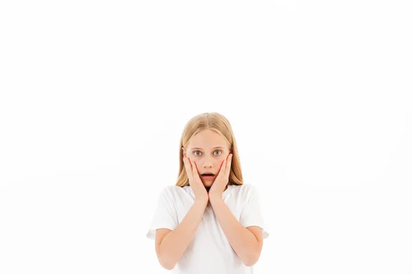 Imagen Chica Sorprendida Pie Aislada Sobre Fondo Blanco Pared Mirando — Foto de Stock